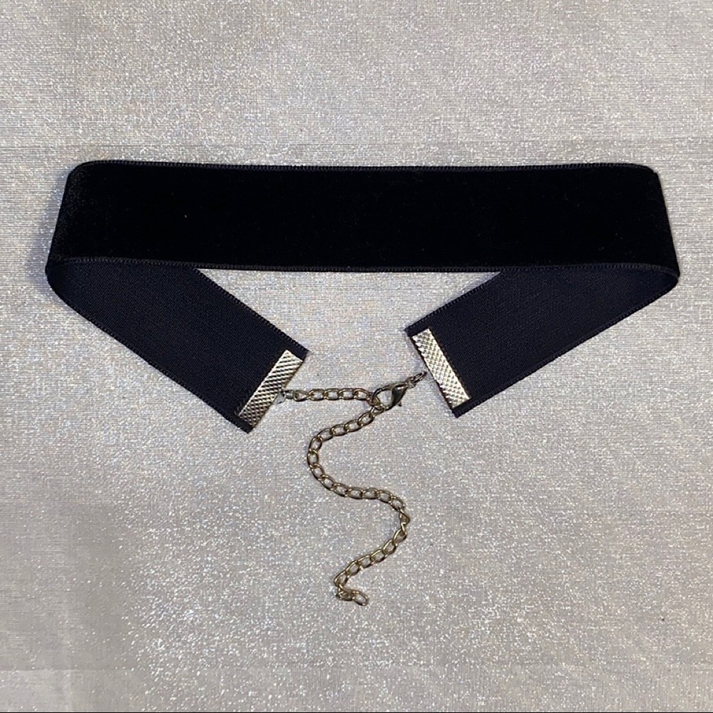 Black Velvet Choker 🖤